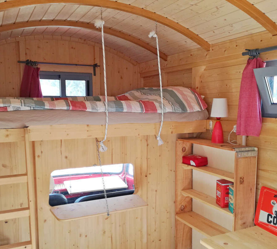 Glamping Portugal at Quinta das Cantigas_red ford_double bed