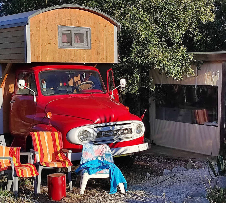 Glamping Portugal at Quinta das Cantigas_red ford